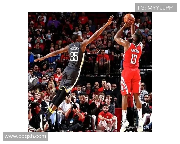 303对决巴迪展现篮球魅力双方明星球员激烈对抗引发球迷热情高涨